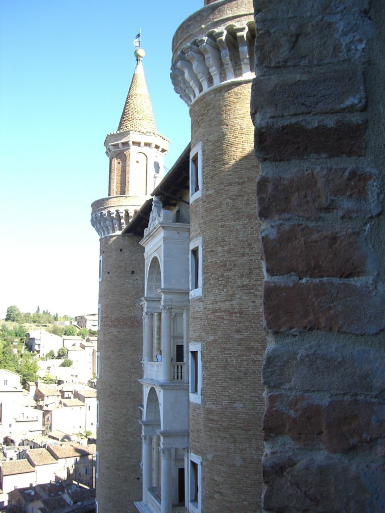 Urbino ドゥカーレ宮殿　横から見た２つの塔